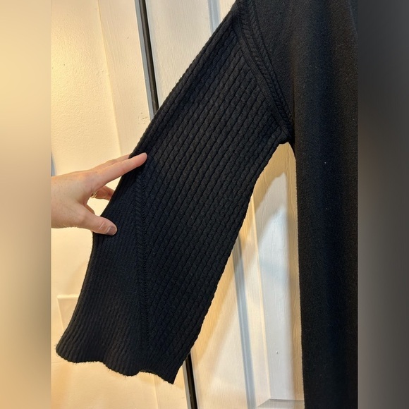 NWT Tahari Blended Black Cardigan Size M Textured Fluted Long Sleeve Preppy - Picture 4 of 9